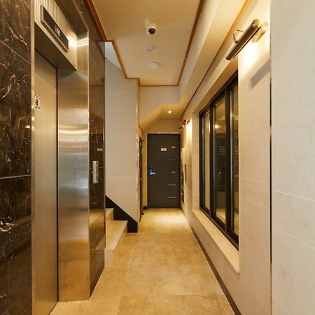 Red Stone Guesthouse Сеул Екстериор снимка