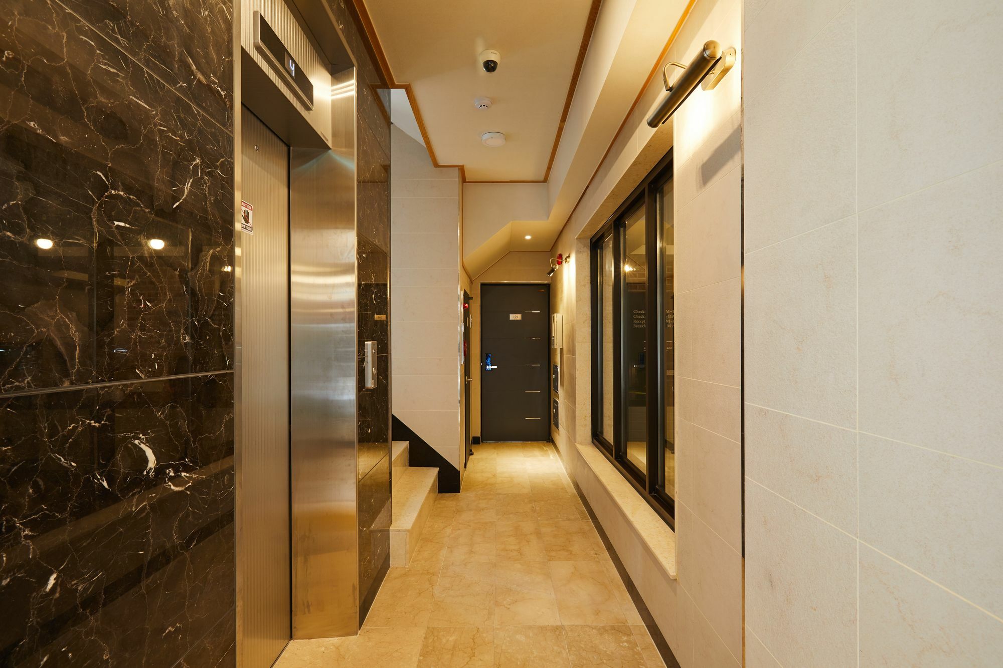 Red Stone Guesthouse Сеул Екстериор снимка