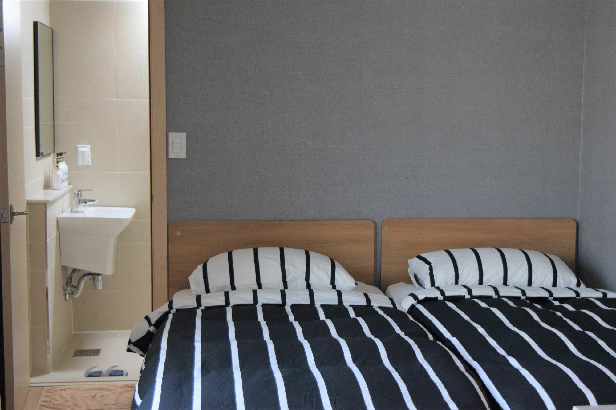 Red Stone Guesthouse Сеул Екстериор снимка